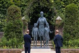 Groups of princess diana fans gathered at the memorial outside the palace, where wreaths, notes and photos. Nt Awp55ht2wwm