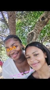 Shannon Abrams's Instagram, Twitter & Facebook