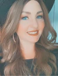 Mallory Burns's Instagram, Twitter & Facebook