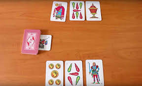 Te encuentras perdido en la galaxia y tendrás que pasar de un juego de cartas parecido al mahjong, tendrás que jugar con un hada del bosque a encontrar y seleccionar las parejas de cartas iguales que encuentres. Como Se Juega A La Brisca El Famoso Juego De Cartas
