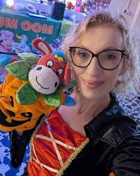 Gosh I really do LOVE my job 💜🎇💜 I also really LOVE a photo bomb 🤣📸🤣