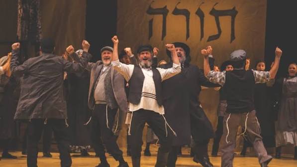 Another 'Tradition Omission': Reconsidering Fiddler on the Roof in Yiddish  | In geveb