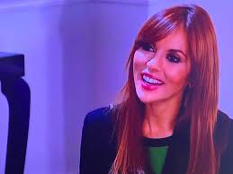 Lalo and Leticia talked Marisa into going out with Cristobal. The press are  already curious who the mysterious woman with Cristobal is . They kept