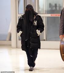 Portrait of an islam lady. Piers Morgan On Twitter New Madonna S Latest Muslim Mocking Airport Burka Stunt Is A New Offensive Low Even By Her Pathetic Attention Seeking Standards My Column Https T Co Gucjrzgvug Https T Co Gikoebjl3a