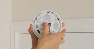 When a smoke detector keeps beeping even after replacing its battery, it can mean that there is something preventing it from detecting the battery. Vivint Smoke Detector Installation Guide