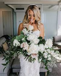 Chelsey Clutches Her Epic Heavenlyblooms Bouquet For The First Time Whitelilybride Chelsey Wears Lyric By Enzoa Bride Wedding Photographers Wedding Photos