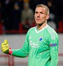 There's a scramble and jakub świerczok heads wide! Category Robin Olsen Wikimedia Commons