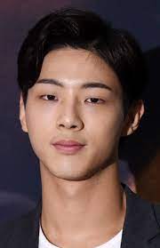 He made his acting debut on stage in 2009, with the play bom sam wasn't there, then starred in several short films. Ji Soo Dramawiki