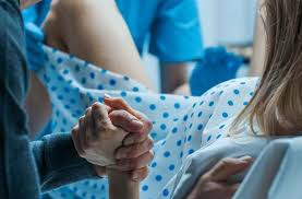 Nah temen gw itu punya seorang ibu tiri yang baru beberapa bulan di nikahi oleh bapaknya. Manfaat Suami Mendampingi Istri Melahirkan Alodokter