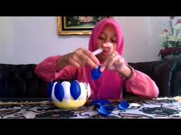 Kerajinan dari plastik kresek yang bisa ditiru misalnya bunga atau tanaman artificial, pouch umumnya, limbah plastik bungkus kopi dikreasikan menjadi tas, dompet, tempat tisu, bingkai foto. Tutorial Membuat Wadah Lilin Dengan Hiasan Sendok Plastik 1519250038 1519250032 Ppn Youtube