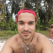 RODÉATE DE GIGANTES! Acepto que tuve miedo, pero jamás me mantengo  asustado, he peleado con los JUDAS pero querido recueda que ellos solitos  se ahorcan. Hoy te digo: ¡AFÉRRATE! Aférrate con acento,