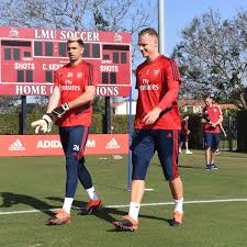 75,100 likes · 328 talking about this. Emiliano Martinez Sets Out His Challenge To Bernd Leno In Battle To Be Arsenal S No 1 Football London