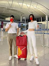 Chung kết hoa hậu hoàn vũ việt nam 2019 được tổ chức vào tối 7/12 tại nha trang vừa. Vietnam S Nguyen Tran Khanh Van Departs For Us To Compete In The 69th Miss Universe