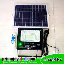 Lampu ini cocok untuk keperluan perenarang outdoor karena waterproff (tahan air) jadi pas untuk penerangan taman, jalan, papan nama/ banner, dll. Jual Lampu Sorot Led Solar Panel Set 50 Watt Prima Jaya Led