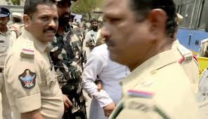 పోలీసు దెబ్బలకి అరెస్టులకు భయపడే రకం...