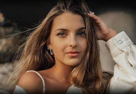 Lexi Rivera's Instagram, Twitter & Facebook