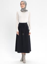 Armine Sik Tesettur Can Etek Modelleri Moda Tesettur Giyim Moda Stilleri Etek Etek Modelleri