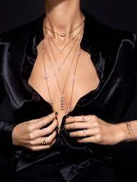 It examines and crosses the boundaries. Site Officiel Messika Joaillerie De Luxe Et Haute Joaillerie