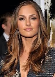 Questo significa che puoi a metà strada tra un biondo scuro e il caramello, i capelli color nocciola chiaro o scuro hanno bisogno della mano esperta di un colorista per. Capelli Color Nocciola Il Giusto Mix Tra Biondo E Castano
