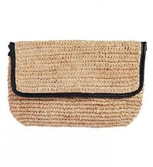 Nous proposons des pochettes en paille de qualité faites à la main, au meilleur prix. Une Pochette Maje En Paille Sac En Paille Tricot Et Crochet Pochette