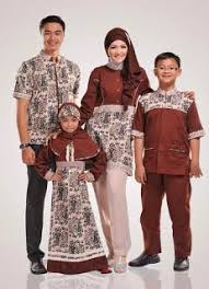 Contoh baju copel ayah ibu waktu acara lamaran anak. Model Baju Sarimbit Ayah Ibu Anak Paperblog