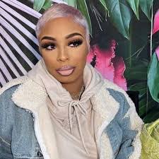 Kari Renee's Instagram, Twitter & Facebook