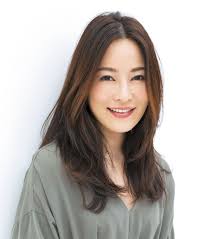 甘すぎもコンサバもng 抜け感ロングに更新 40代のロングヘア ロングヘア ヘアスタイル ロング ヘアスタイリング