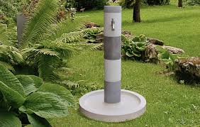 Befinden sich mehrere wasseranschlüsse im garten, kann auf einen kürzeren und damit auch leichteren schlauch zurückgegriffen werden. Wasserzapfstelle Im Garten Oggi Beton