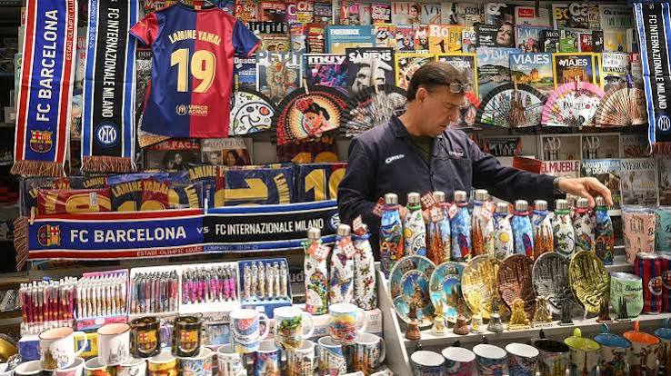 Los quioscos españoles se reinventan para salvarse