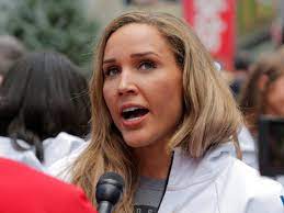 Lori susan lolo jones is an american hurdler and bobsledder who specializes in the 60 meter and 100 meter hurdles. Olympian Lolo Jones Says She Regrets Being Candid About Virginity