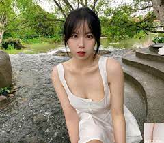 反差美女隨性拍– 青年美圖