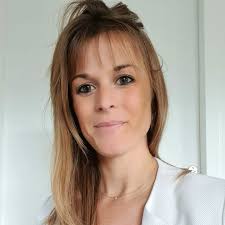 Julie Lanza's Instagram, Twitter & Facebook