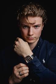 Just another 2 and 1 light setup in a living room