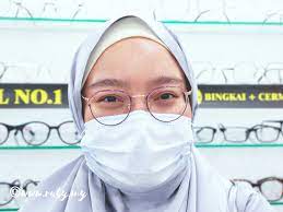 Ia membuka matanya dan wajahnya ia dekatkan ke wajahku sambil bibirnya terbuka dan memperlihatkan isyarat utk minta aku cium. Macam Tidak Percaya Cermin Mata Hanya Bernilai Rm 125 Dari Eye Pro Vision Siap Kanta Alpha Blue 420 Lagi Ruby My Best Lifestyle Blog
