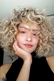 Sleek your left sideways hair and hair on the back of the head straight towards their natural growing direction. Curly Bob With Bangs Mediumbob Mediumbobhaircuts Haircuts Bobhaircuts Medium Bob Haircu Curly Hair Styles Naturally Medium Bob Haircut Bob Haircut Curly