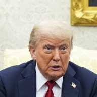 Gobernadora Hochul celebra la finalización de un desarrollo de viviendas  asequibles en Freeport