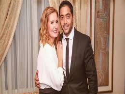 وسئل رحمه الله تعالى عما يجب على من وطئ زوجته في دبرها وهل أباحه أحد من العلماء؟ فأجاب: Ø¨Ø§Ù„ØµÙˆØ± Ø¥Ø·Ù„Ø§Ù„Ø§Øª Ù‡Ù†Ø§ Ø´ÙŠØ­Ø§ ÙˆØ´Ù‚ÙŠÙ‚ØªÙŠÙ‡Ø§ ÙÙŠ Ø­ÙÙ„ ÙƒØªØ¨ ÙƒØªØ§Ø¨Ù‡Ø§ Ù…Ù† Ø§ Ù…ØµØ±Ø§ÙˆÙ‰