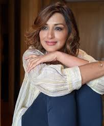 Sonali bendre (born 1 january 1975) is an indian film actress and model who predominantly worked in hindi films. Sonali Bendre Wiki Age Caste Husband Family Net Worth