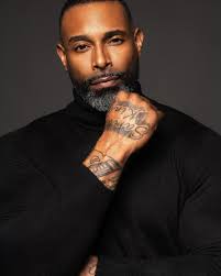 OMG, the opening scenes of THE 12 BAES OF CHRISTMAS. 🎄