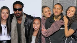 Kim natalia wayans, elvira alethia wayans, nadia yvette wayans, and deidra lenora wayans. Shawn Wayans From In Living Color Has 2 Grown Up Daughters A Son See What Are They Doing Today Youtube