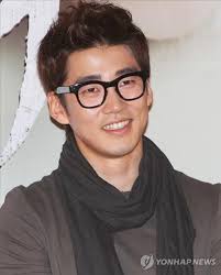 윤계상은 뇌동맥류 투병 사실을 전했으며, 최근에는 드라마 '크라임 퍼즐'을 촬영중인 것으로 알려졌습니다. ìœ¤ê³„ìƒ ì—¬ì¹œ ìƒê¸°ë©´ ê³µê°œ ì•ˆ í•  ìƒê° ì—°í•©ë‰´ìŠ¤