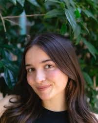 Lori Hennessy's Instagram, Twitter & Facebook