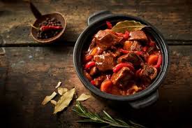 Rezept Jamie Oliver Sensationelles Schmorfleisch Vom Rind Mit Paprika Und Lorbeer Kochbuch Jamies 5 Zutaten Kuche Qui Rezepte Topfen Rezepte Lebensmittel Essen