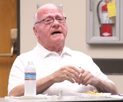 City Council confronts mayor for tearing down photo