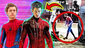 Andrew russell garfield was born in los angeles, california, to a british mother, andrea, and father, richard garfield. Andrew Garfield Sul Set Di Spiderman No Way Home Youtube