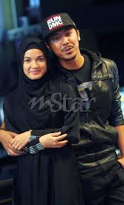 1 disember 1985 tempat lahir : Puteri Sarah Bakal Buka Gedung Pakaian Muslimah Hiburan Mstar