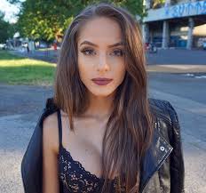 Na jejím instagramovém účtu ji sleduje přes dvě stě tisíc lidí. Galerie Youtuberka Tynus Tresnickova Vydesila Svou Tvari Bez Make Upu Lide Ji Nadavaji Ze Vypada Jak Strasidlo Prima Lajk