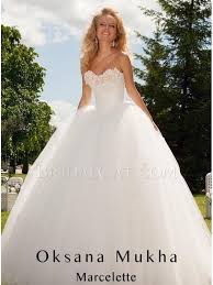 Ein riesiges team von designern, schneiderinnen und stickern arbeitet an jedem modell. Tragerlos Herz Armellos Oksana Mukha Marcelette Oksana Mukha Marcelette 438 10 2021 Brautkleider Online Bestellen Billiger Kaufen Preise 2021