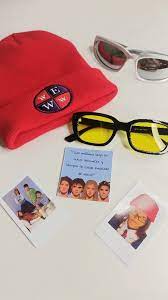 No podían faltar las icónicas gafas de Marizza 😎💛 Siempre estaba  dispuesta a romper las normas y a imponer su propia moda 🤌🏻 Tenemos más  modelos disponibles en color amarillo #ecuador #guayaquil #