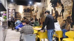 台北市 / 黃佩華 劉俊男 林仙怡 陳藝緯 李明威 報導 餐廳才剛做決定要轉型，受到疫情影響，雖然改外帶外送但生意慘淡，員工被迫減班休息，薪資照給加上租金，資金已經見底，才會關閉餐廳和手搖杯的業務，沒想到屋漏偏逢連夜雨。保護傘公告，即日起暫停營業，網購商品已付款訂單，全部暫停. ä¿æŠ¤ä¼ž é¤åŽ… Wikiwand